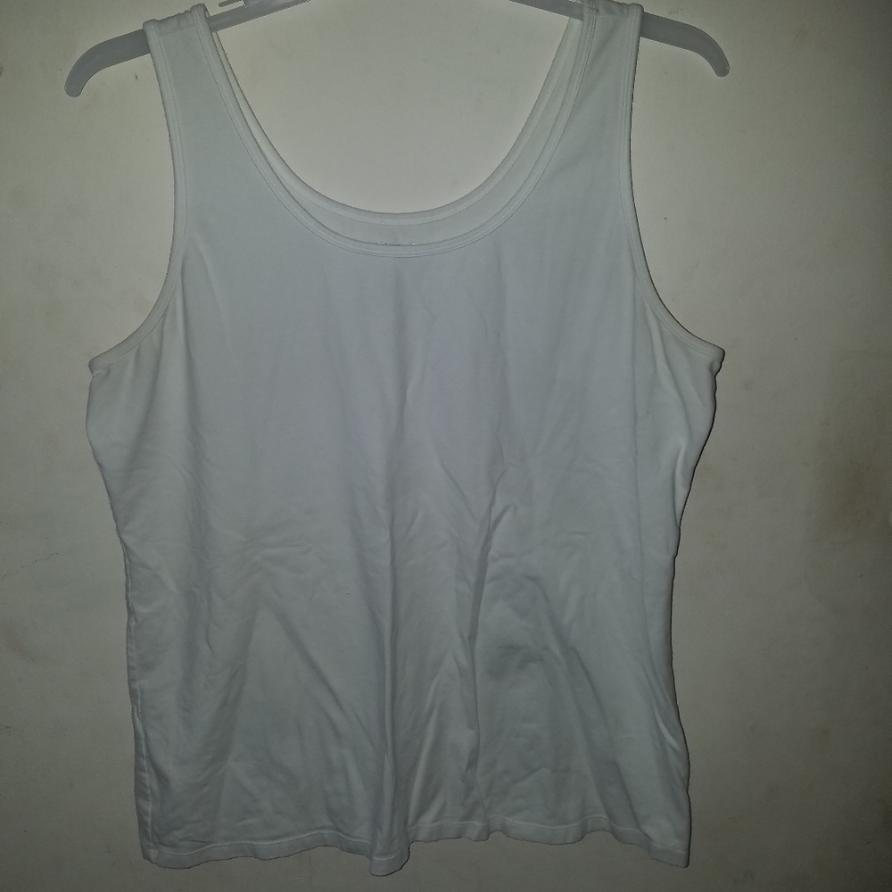 Maurices Size 2 Scoop Neck White Tank